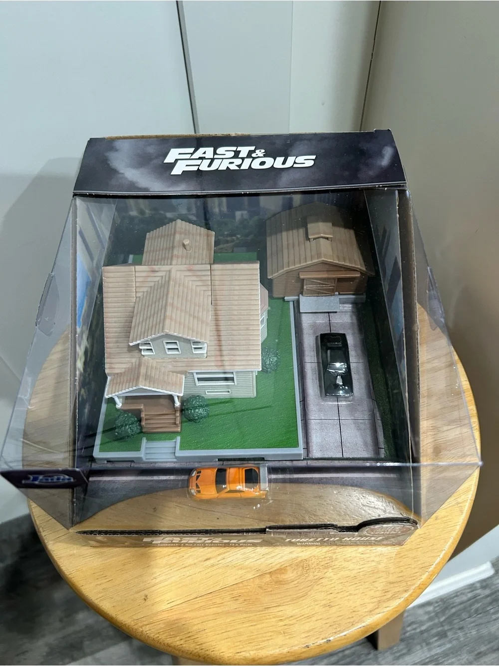Jada Fast & Furious Nano Scene Toretto House Playset with Orange Car